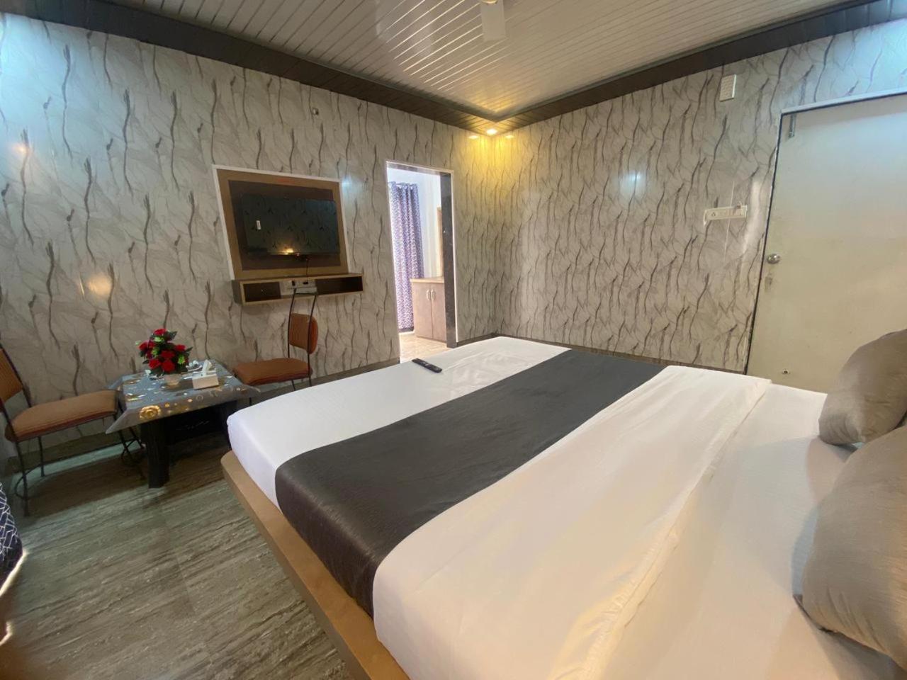 Hotel Golden Galaxy And Restaurant Mahābaleshwar Buitenkant foto